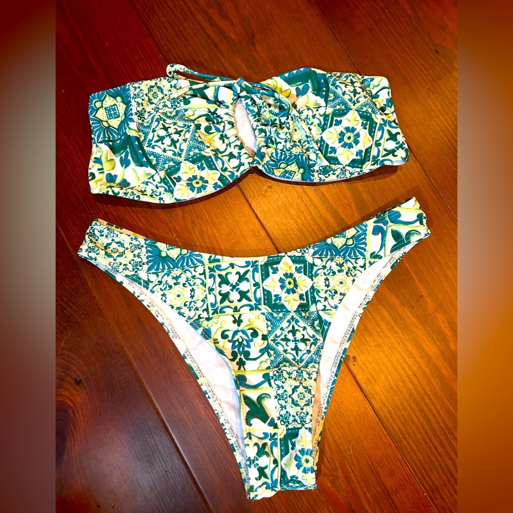 Floral bikini NWOT